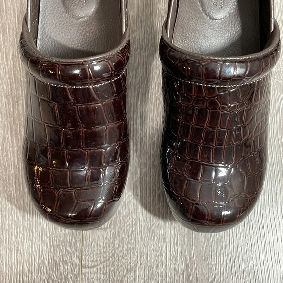 Croft & Barrow Juliana Brown Patent Faux Croc Clog Mule Sole (Sense) Abi… - Picture 5 of 15